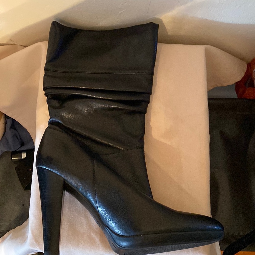 Nina black leather never worn boots
